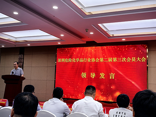 領(lǐng)導(dǎo)發(fā)表講話(huà)